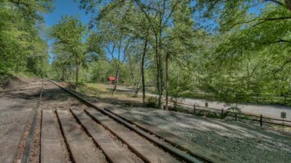 Hidden Creek Cabin by Escape to Blue Ridge - image 4