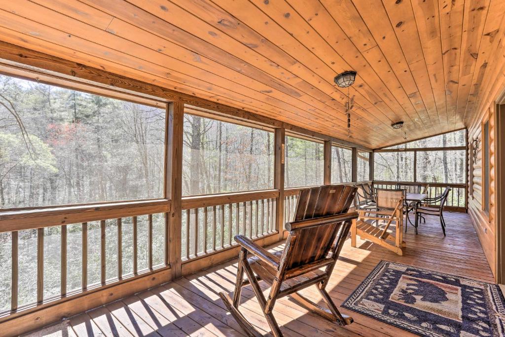 Cozy Blue Ridge Cabin with Deck and Trail Access! - image 2