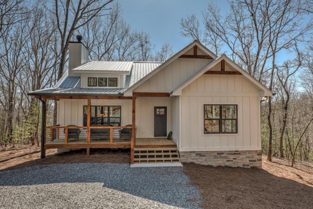 Farmhouse on Pine Terrace by Escape to Blue Ridge - main image