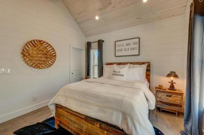 Farmhouse on Pine Terrace by Escape to Blue Ridge - image 11