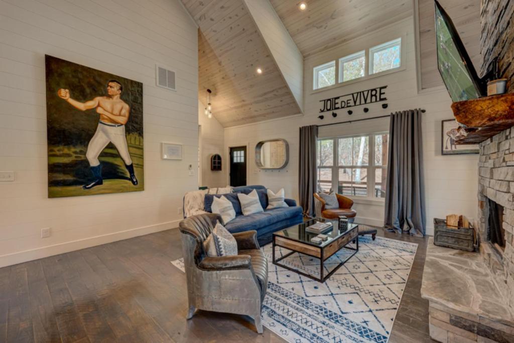 Farmhouse on Pine Terrace by Escape to Blue Ridge - image 3