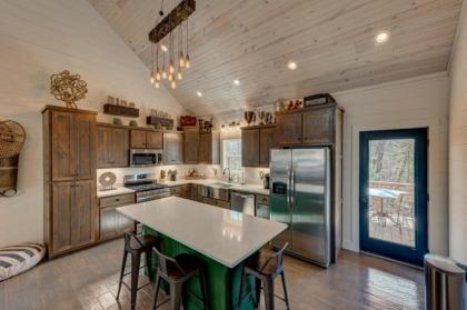 Farmhouse on Pine Terrace by Escape to Blue Ridge - image 7