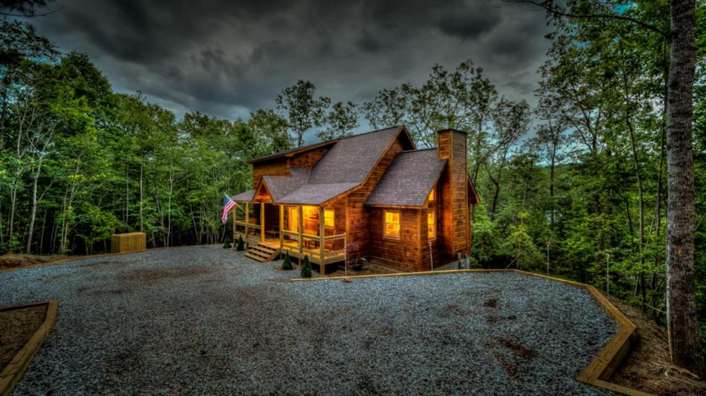 A Cozy Corner Cabin by Escape to Blue Ridge - main image