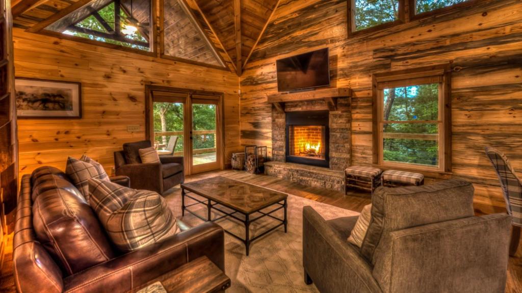 Sasquatch Chalet by Escape to Blue Ridge - image 2