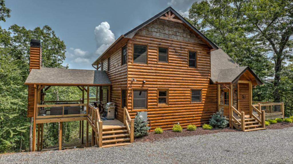 Sasquatch Chalet by Escape to Blue Ridge - image 4