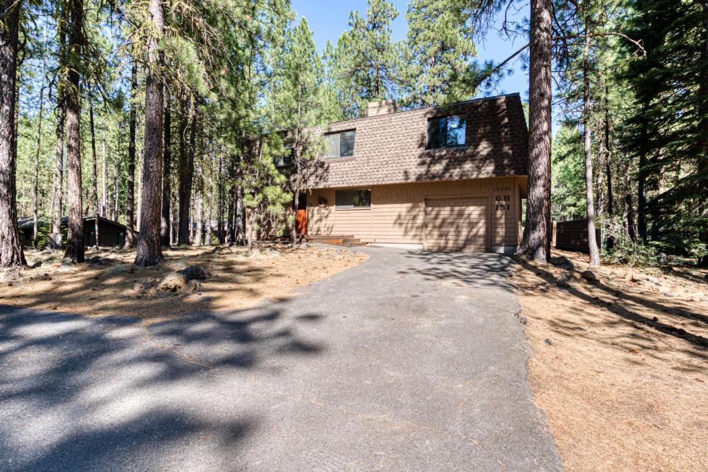 Black Butte Ranch: Hawks Beard Home - image 6