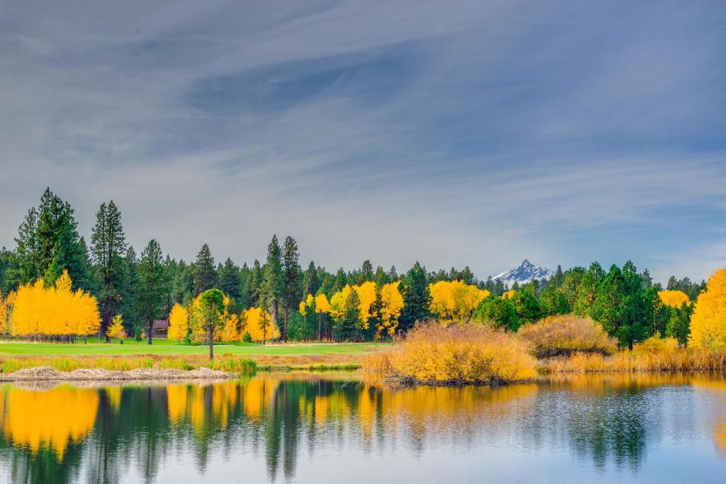 Black Butte Ranch: Spring Home 6 - image 4