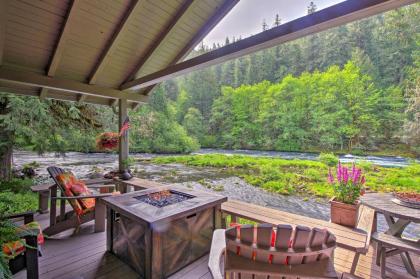 Quiet and Romantic Cabin Getaway on mcKenzie River