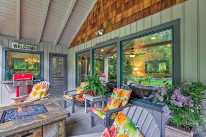 Quiet and Romantic Cabin Getaway on McKenzie River! - image 10