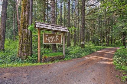 Quiet and Romantic Cabin Getaway on McKenzie River! - image 11