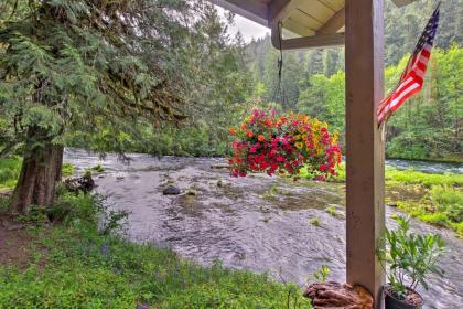 Quiet and Romantic Cabin Getaway on McKenzie River! - image 14