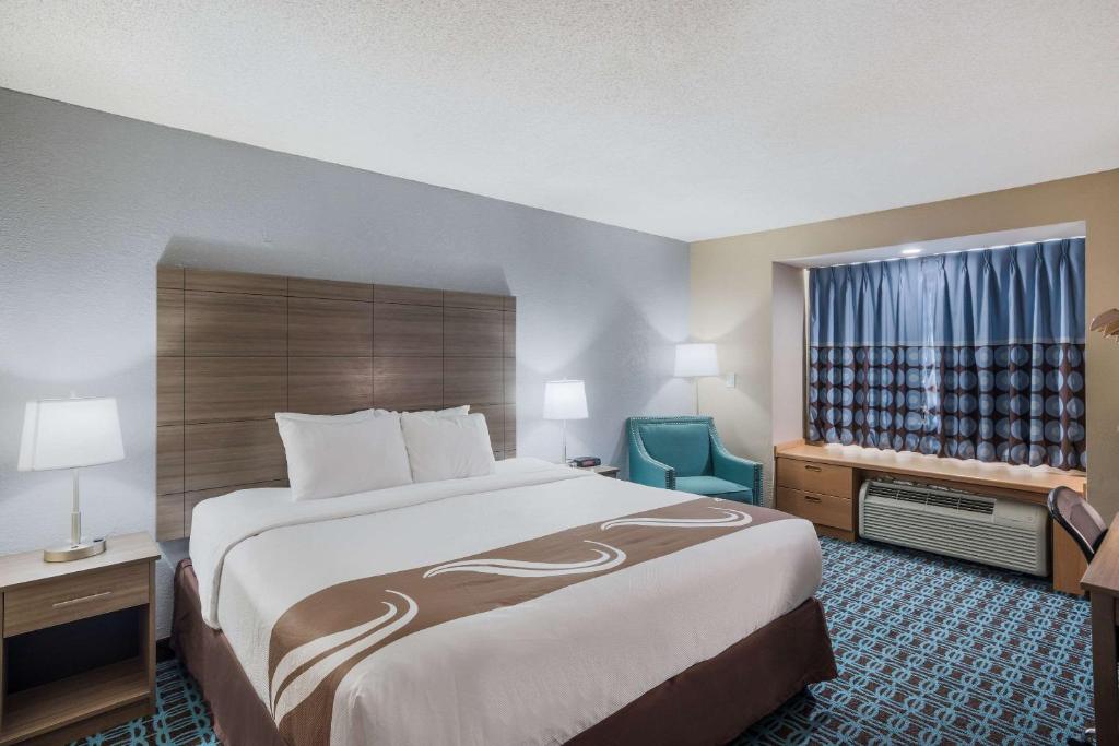 Quality Inn & Suites Blue Springs - Kansas City - image 6