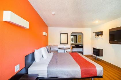 Motel 6-Blue Springs MO - image 12