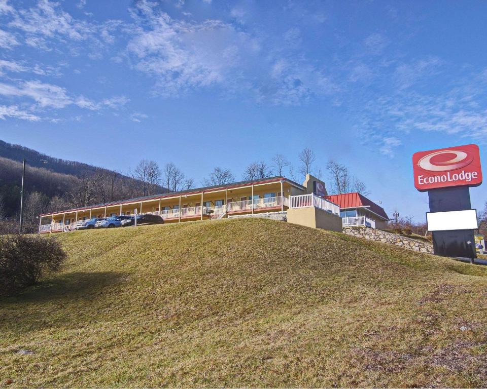 Econo Lodge Near Bluefield College - main image