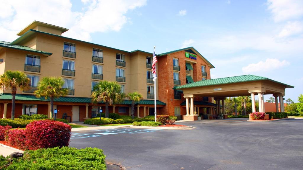 Holiday Inn Express Hotel & Suites Bluffton at Hilton Head Area an IHG Hotel - main image