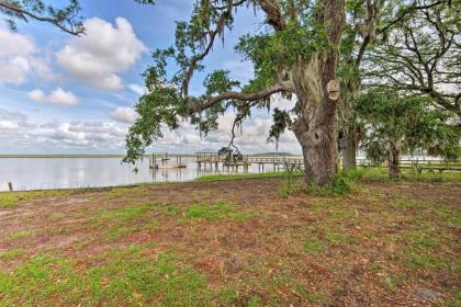 Waterfront Tiny House with Private Dock and Golf Cart! - image 15