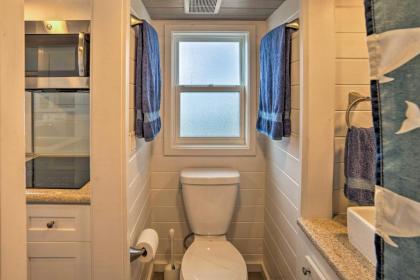 Waterfront Tiny House with Private Dock and Golf Cart! - image 5