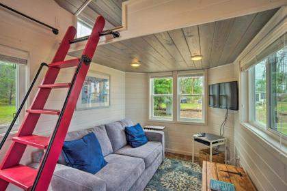 Waterfront Tiny House with Private Dock and Golf Cart! - image 9