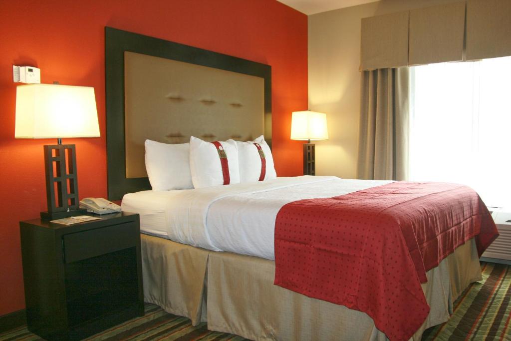 Holiday Inn Blytheville an IHG Hotel - image 3