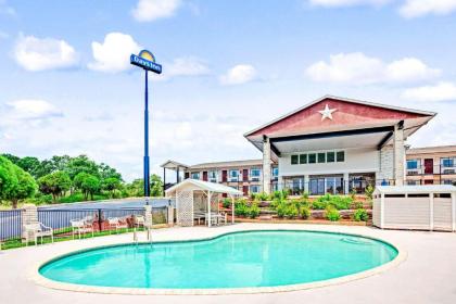 Days Inn by Wyndham Boerne - image 10