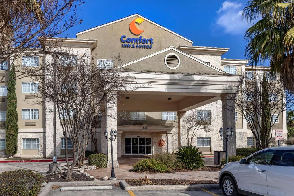 Comfort Inn & Suites Texas Hill Country - main image