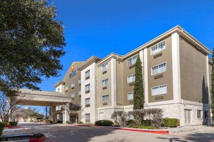 Comfort Inn & Suites Texas Hill Country - image 2