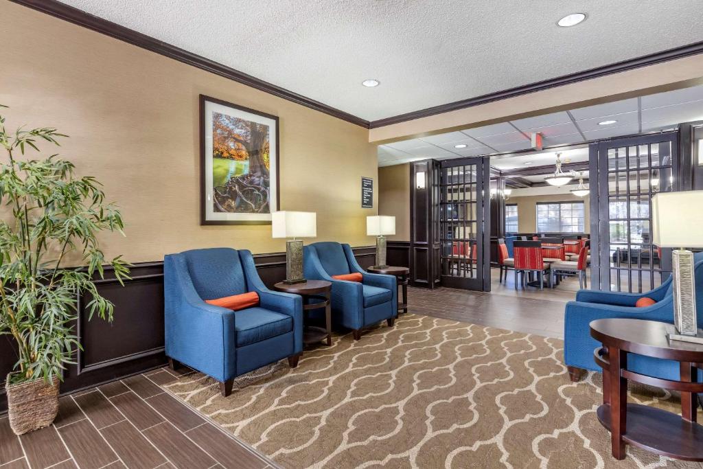 Comfort Inn & Suites Texas Hill Country - image 3