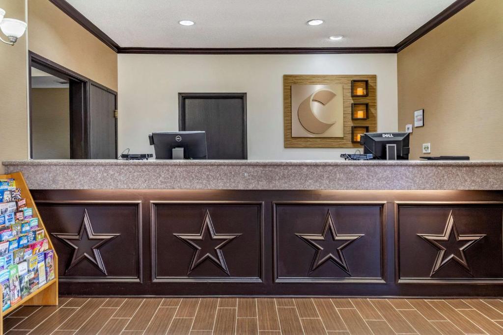 Comfort Inn & Suites Texas Hill Country - image 4