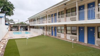 Motel 6-Boerne TX - image 13