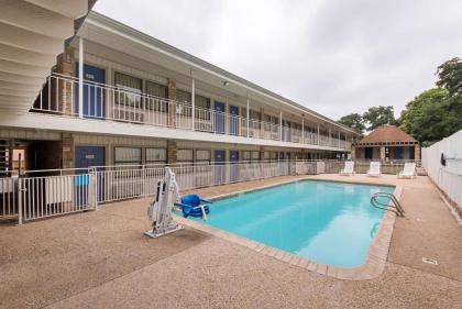 Motel 6-Boerne TX - image 14