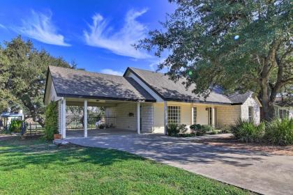 Renovated Home Nestled on Cibolo Creek with Fire Pit - image 15