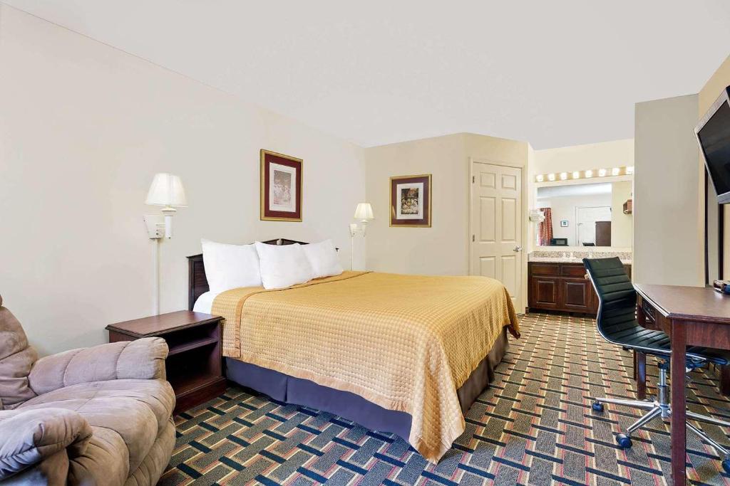 Days Inn by Wyndham Spartanburg - image 3