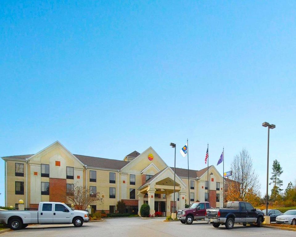 Comfort Inn & Suites at I-85 - image 3