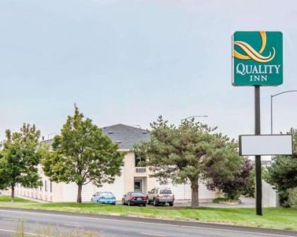 Quality Inn Airport - image 1