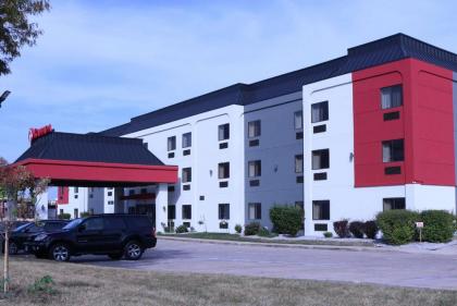 Ramada by Wyndham Bolingbrook - image 1