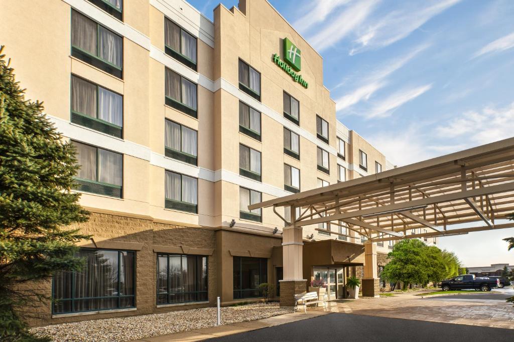 Holiday Inn Hotel & Suites Bolingbrook an IHG Hotel - image 5