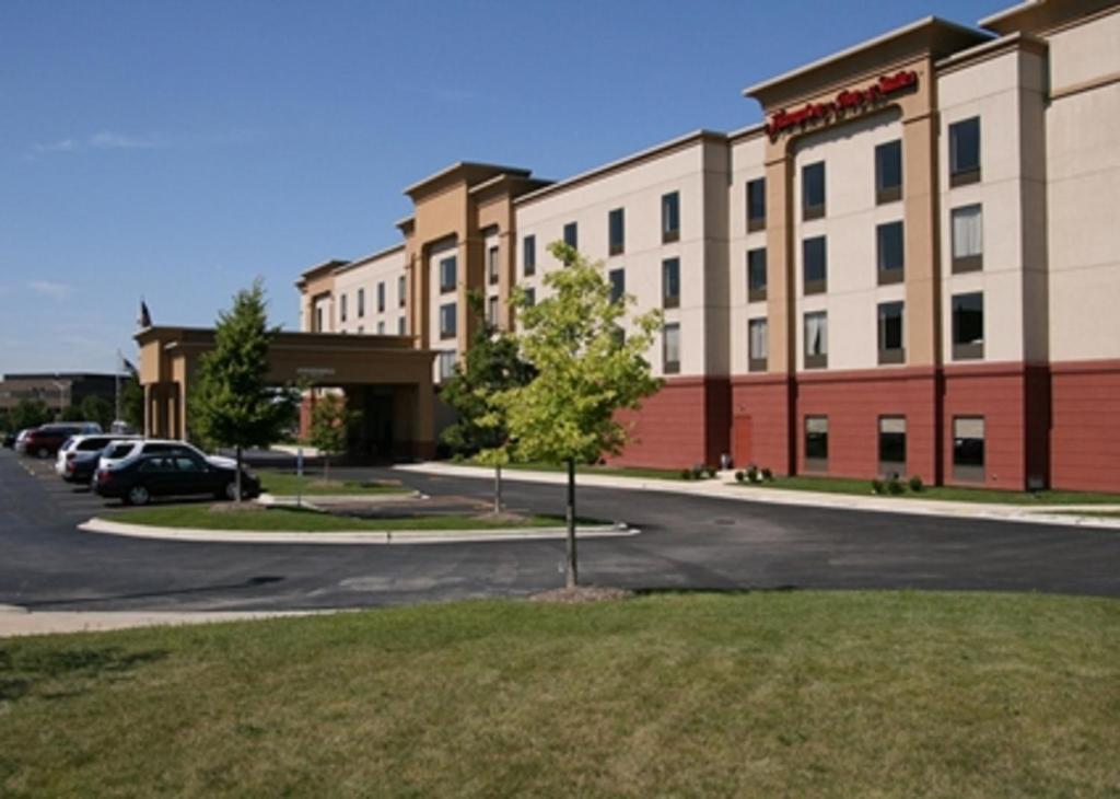 Hampton Inn & Suites Bolingbrook - main image