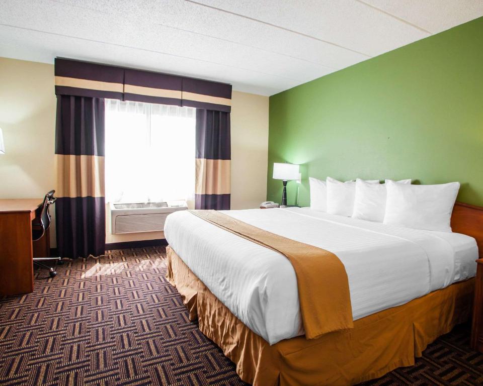 Quality Inn Bolingbrook I-55 - image 6