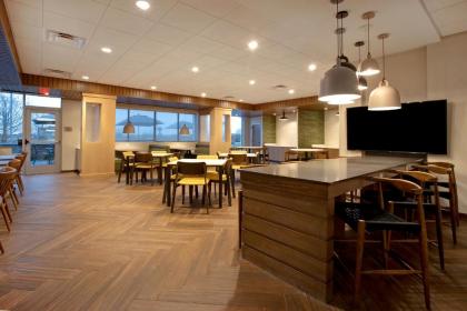 Fairfield Inn & Suites by Marriott Chicago Bolingbrook - image 3