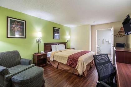 Rodeway Inn - image 15