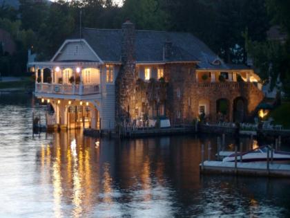 Lake George Boathouse Bed & Breakfast