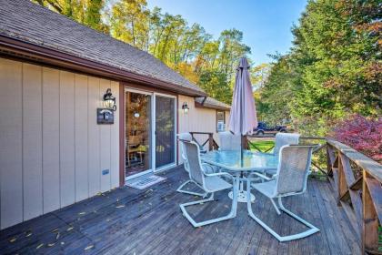 Bolton Landing Cottage with Deck - Walk to Beach! - image 12