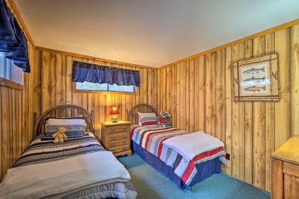 Alderbrook Lodge in Bolton with Private Lake! - image 12