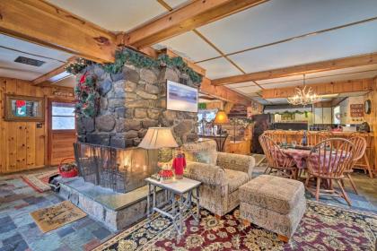 Alderbrook Lodge in Bolton with Private Lake! - image 9