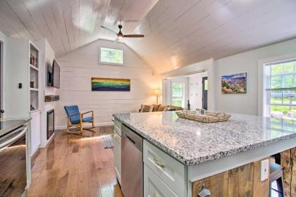 Stylish Mtn Home Near Ski Golf and Manchester! - image 11