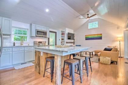 Stylish Mtn Home Near Ski Golf and Manchester! - image 9