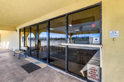 Americas Best Value Inn Bonham - image 2