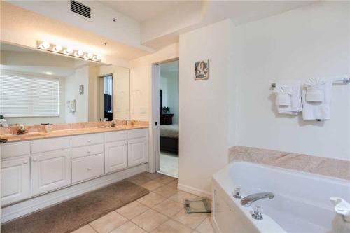 Island Beach Club 304 2 Bedrooms Pool Elevator WiFi Sleeps 6 Bay view - image 2