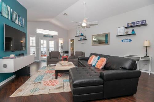 Charming Heated Pool Home - 3 miles to the Beach Pet and Family Friendly -Available Year Round! - image 2