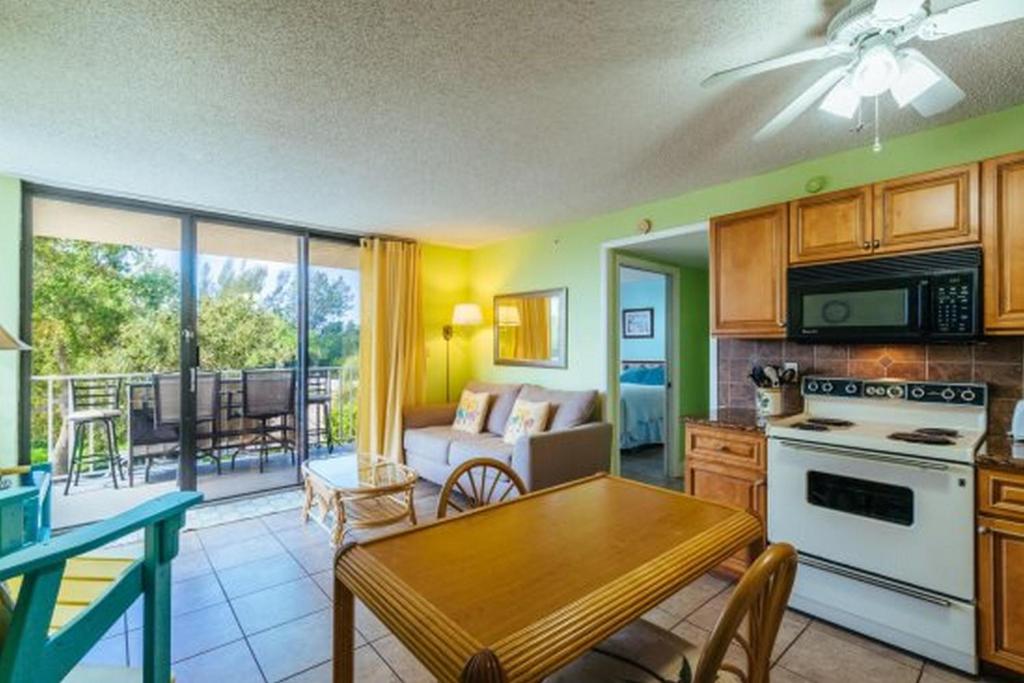 Condo Lover's Key # 108 by Coastal Vacation Properties - image 6